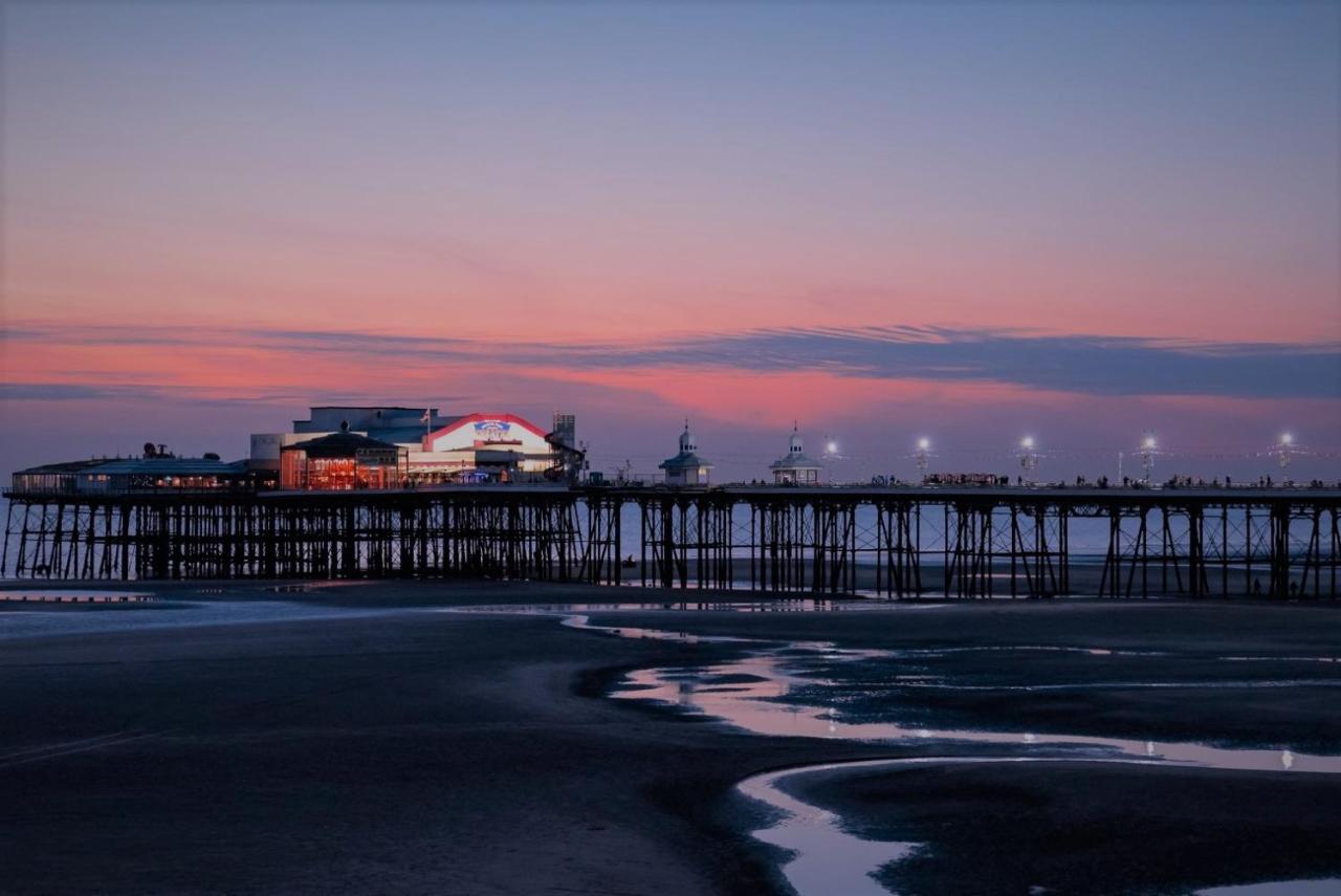 Sutton Park Guest House Blackpool Bagian luar foto